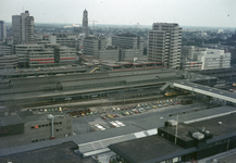 804313 Overzicht van het Centraal Station (N.S.-station Utrecht C.S.) te Utrecht, vanaf het Holiday Inn Hotel ...